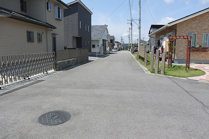 群馬県太田市飯塚町に20区画（第1期）先行分譲｜コンチネンタルホーム株式会社 - 暮らしやすさ：ゆとりある区画の道路幅